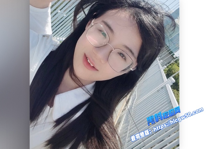 十个眼镜九个骚还有一个特别骚极品反差眼镜妹穿着jk和男友家中自拍小视频被男友大屌疯狂打桩淫叫不断 图2WH700x500px