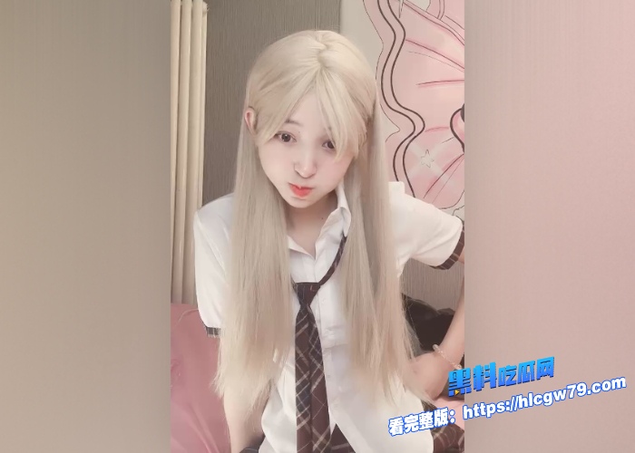04年绝美颜值少女下海被金主爸爸爆操直播回放视频流出美脚足交舔嫩逼多体位抽插看的真是下体充血啊 图1