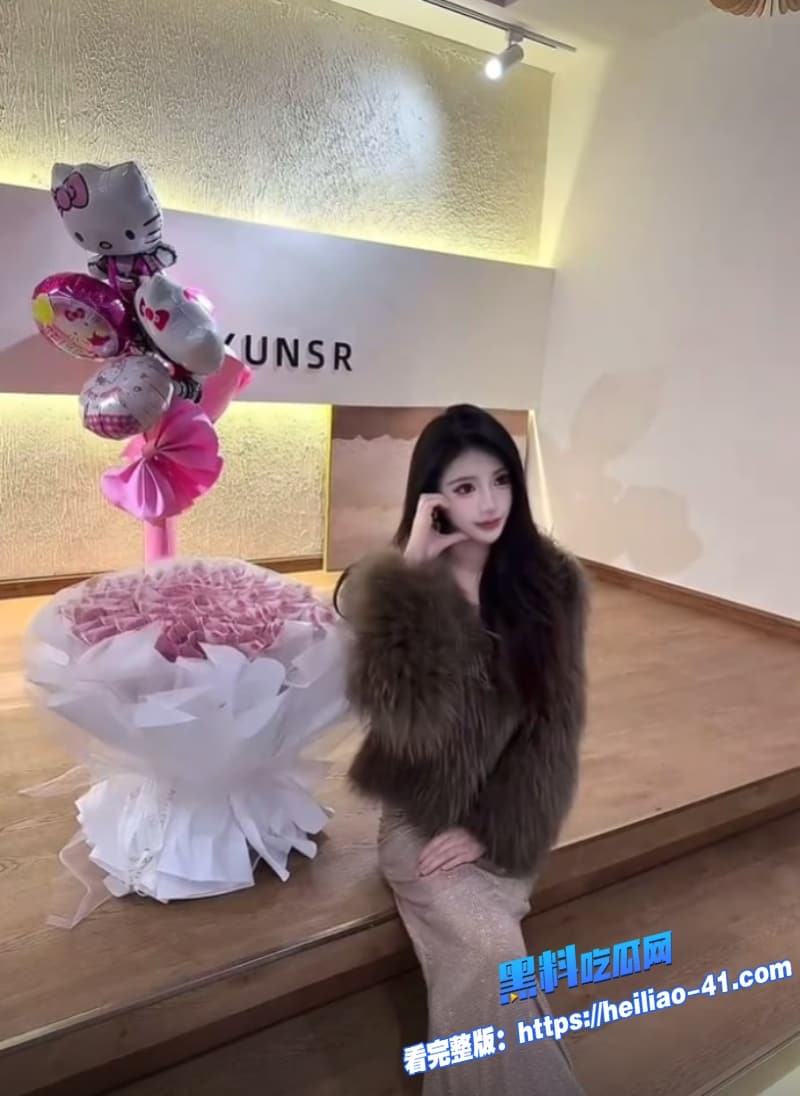 丰满巨乳妹没想到下面这么粉自己先喷水高潮爽翻又被精液喷满全身反差太炸了4 丰满巨乳妹没想到下面这么粉自己先喷水高潮爽翻又被精液喷满全身反差太炸了4