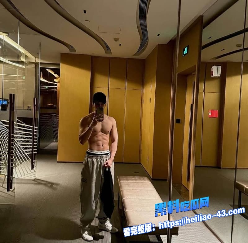 顶流歌手邓紫棋后院起火被带绿帽渣男魏俊杰多次出轨小三林芊莹16