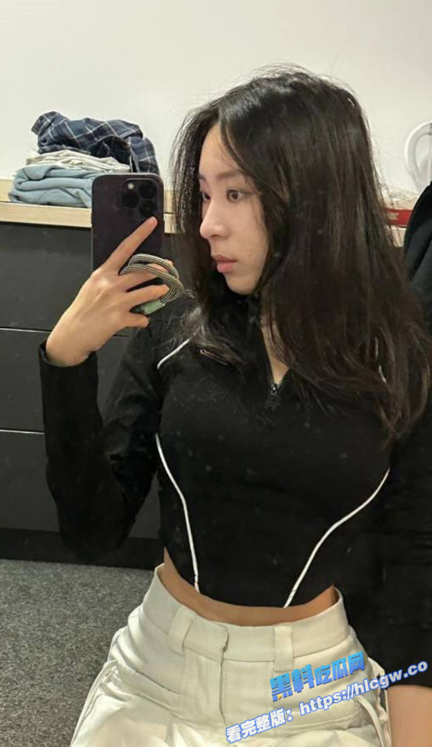 深圳高冷白领御姐 王琪 为了上位变身风骚母狗 在酒店被领导抽打无套爆操！图1