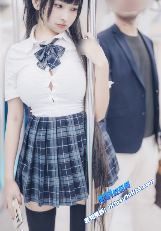 极品巨乳福利姬 慕慕Momo 白虎一线天 最新作品电车放学少女流出 拍摄花絮独家曝光！ 图2