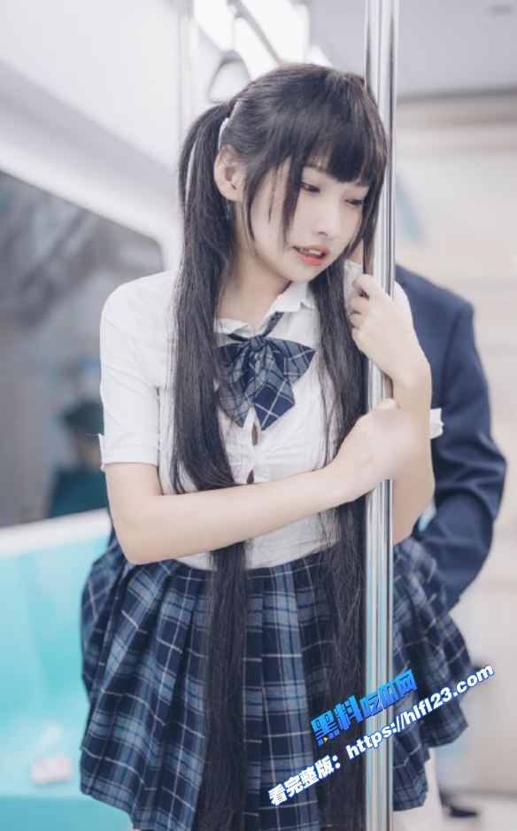 极品巨乳福利姬 慕慕Momo 白虎一线天 最新作品电车放学少女流出 拍摄花絮独家曝光！ 图3