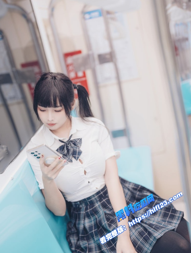 极品巨乳福利姬 慕慕Momo 白虎一线天 最新作品电车放学少女流出 拍摄花絮独家曝光! 图4 极品巨乳福利姬 慕慕Momo 白虎一线天 最新作品电车放学少女流出 拍摄花絮独家曝光! 图4