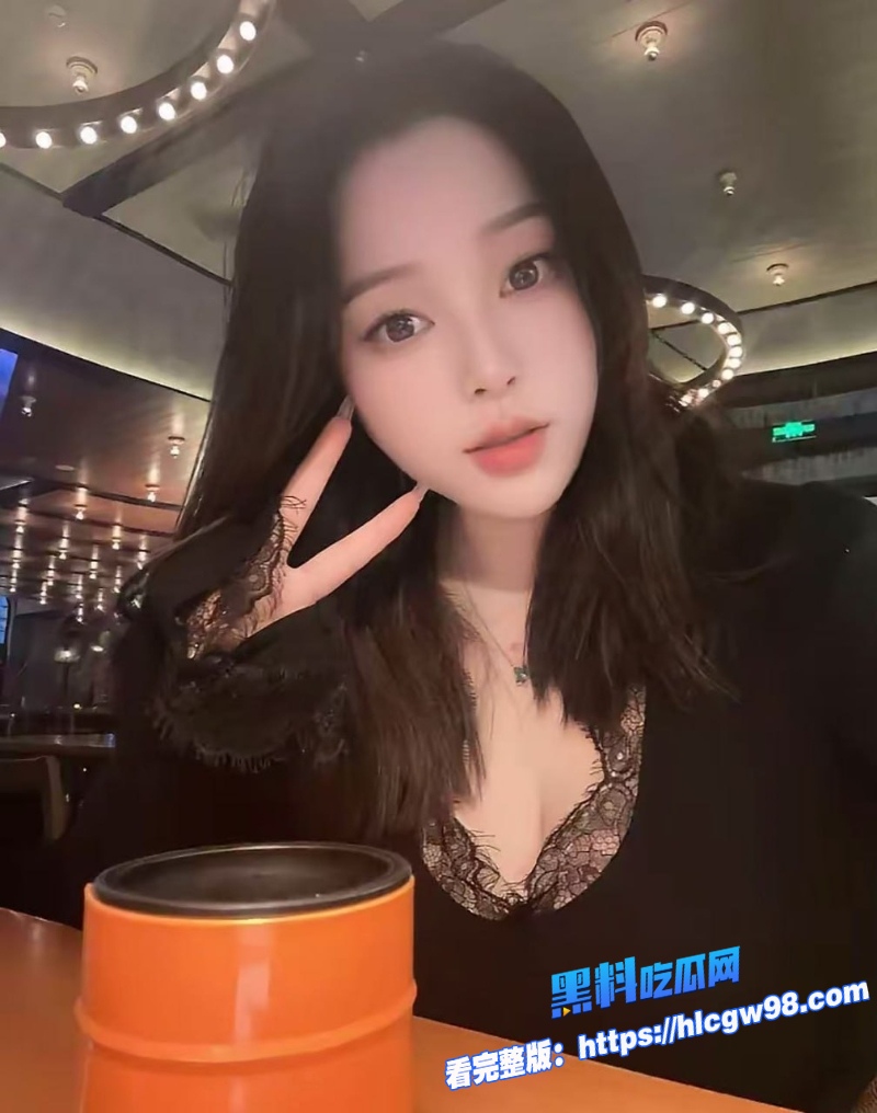 绿帽爱好者中年老公带巨乳颜值老婆约单男 图1 绿帽爱好者中年老公带巨乳颜值老婆约单男 图1
