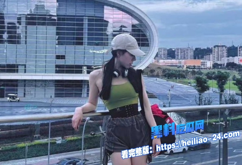 91涵菱空姐制服私密自拍曝光性感黑丝渔网袜长腿撩拨到极致3