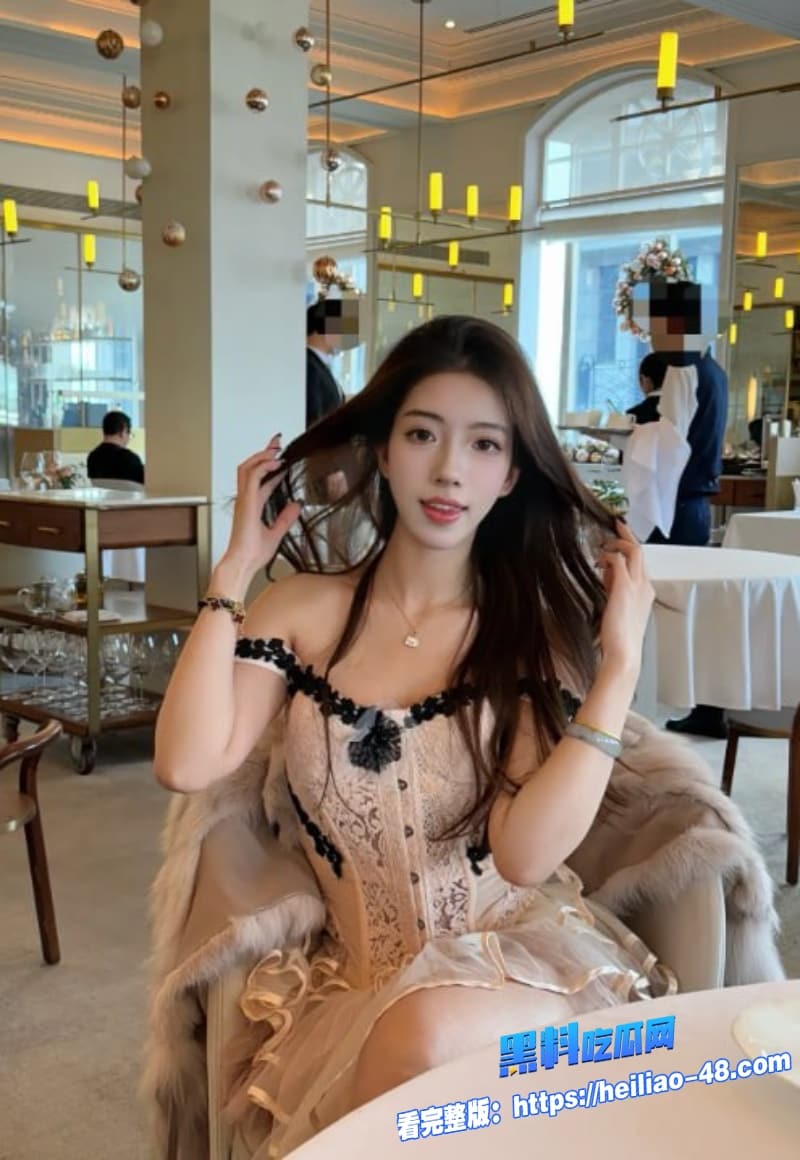 高颜值极品小泰妹不雅视频流出身穿白丝全程露脸白虎嫩穴被疯狂后入奶子一晃一晃的是真的诱人1 高颜值极品小泰妹不雅视频流出身穿白丝全程露脸白虎嫩穴被疯狂后入奶子一晃一晃的是真的诱人1