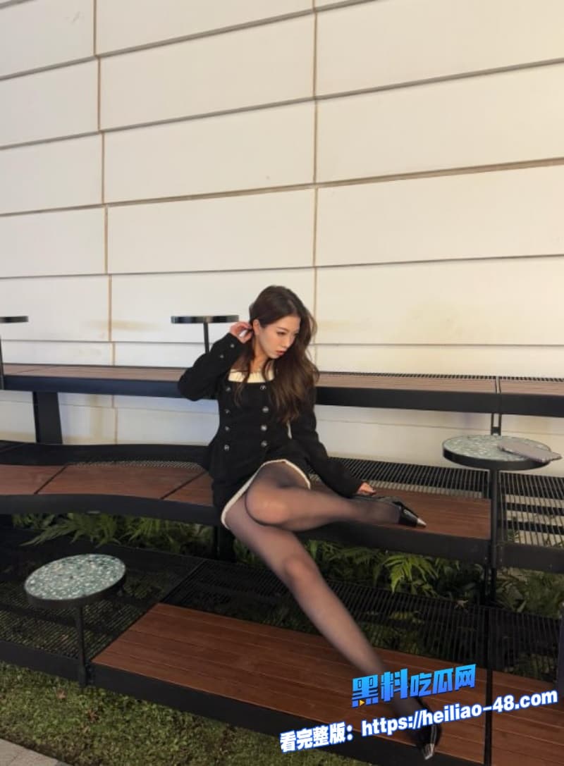 高颜值极品小泰妹不雅视频流出身穿白丝全程露脸白虎嫩穴被疯狂后入奶子一晃一晃的是真的诱人2 高颜值极品小泰妹不雅视频流出身穿白丝全程露脸白虎嫩穴被疯狂后入奶子一晃一晃的是真的诱人2