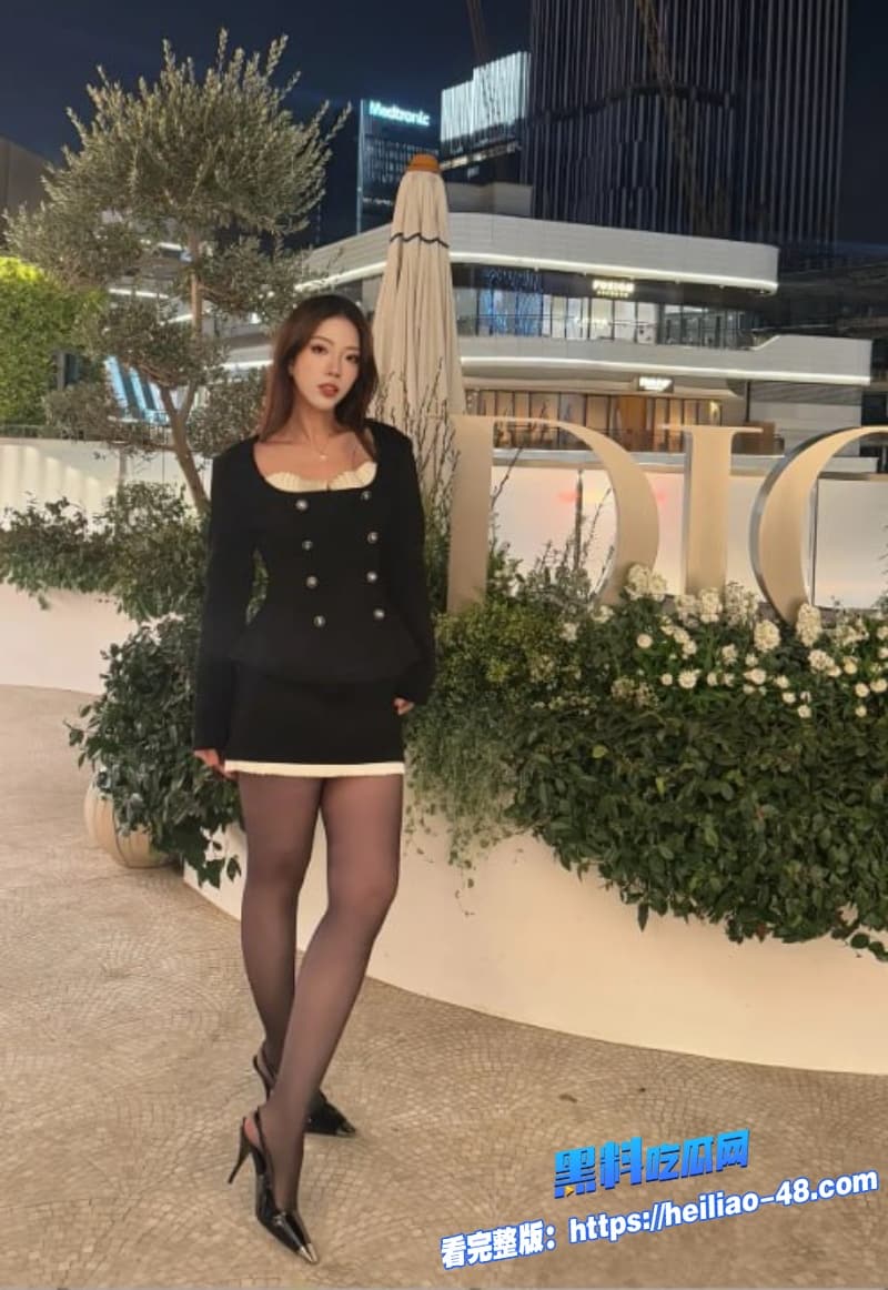 高颜值极品小泰妹不雅视频流出身穿白丝全程露脸白虎嫩穴被疯狂后入奶子一晃一晃的是真的诱人3 高颜值极品小泰妹不雅视频流出身穿白丝全程露脸白虎嫩穴被疯狂后入奶子一晃一晃的是真的诱人3