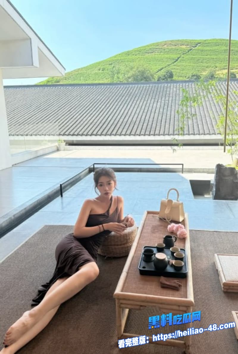 高颜值极品小泰妹不雅视频流出身穿白丝全程露脸白虎嫩穴被疯狂后入奶子一晃一晃的是真的诱人6 高颜值极品小泰妹不雅视频流出身穿白丝全程露脸白虎嫩穴被疯狂后入奶子一晃一晃的是真的诱人6