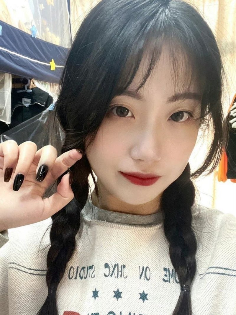 妆后颜值还不错的大学生妹子1