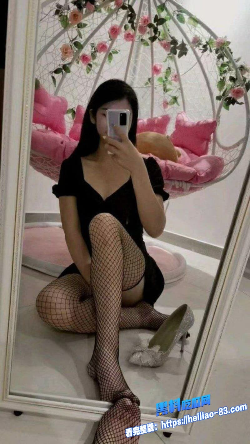 清纯学生妹自拍反差太大金主爸爸按摩棒玩弄小穴后女上位猛骑4