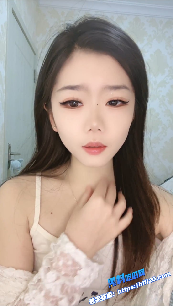抖音网红美女 卟药酱紫 青春无敌极品纤细身材 反差感强 应粉丝要求脱光秀身材!图1 抖音网红美女 卟药酱紫 青春无敌极品纤细身材 反差感强 应粉丝要求脱光秀身材!图1