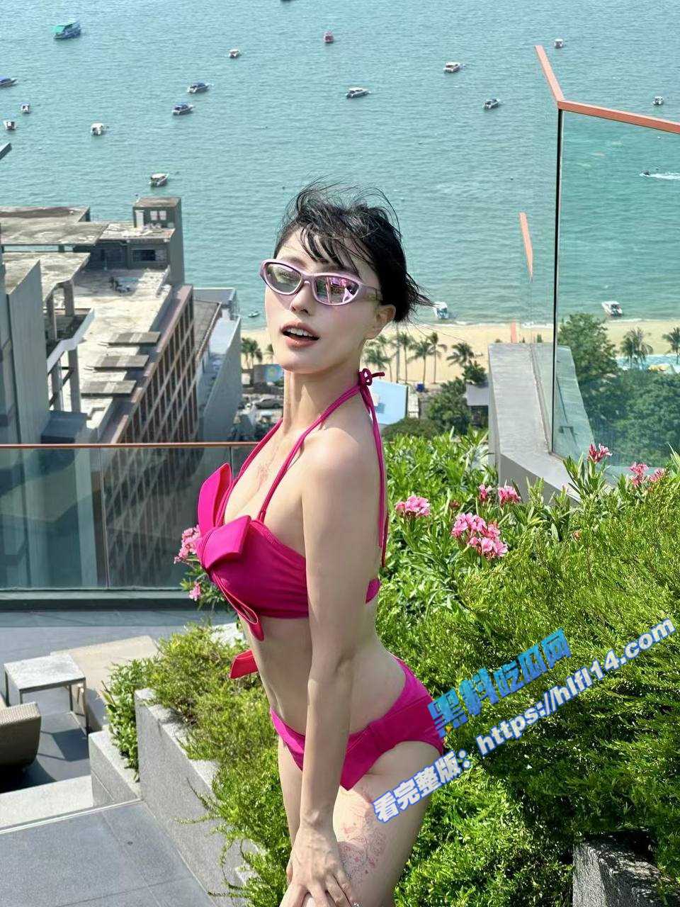 极品大学生美女 把富二代喊道家里操逼 被大鸡巴对着粉嫩小穴一顿猛插！1