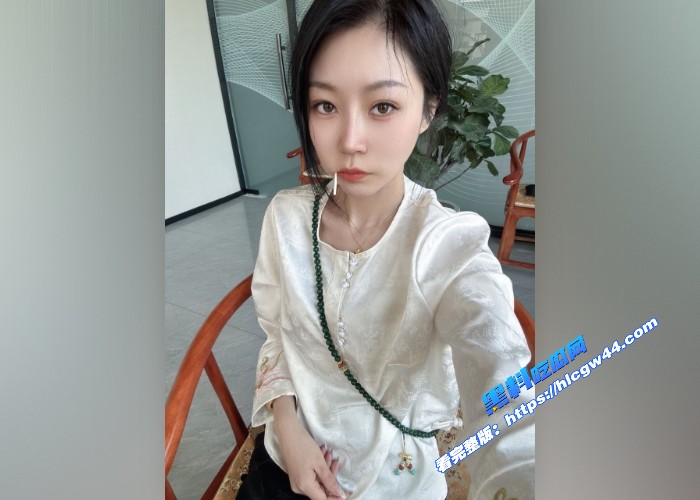 推特高颜值妹子彤彤乖被男友调教的如母狗按任务户外漏出脸穴同框人前跳蛋自慰高潮 图1WH700x500px