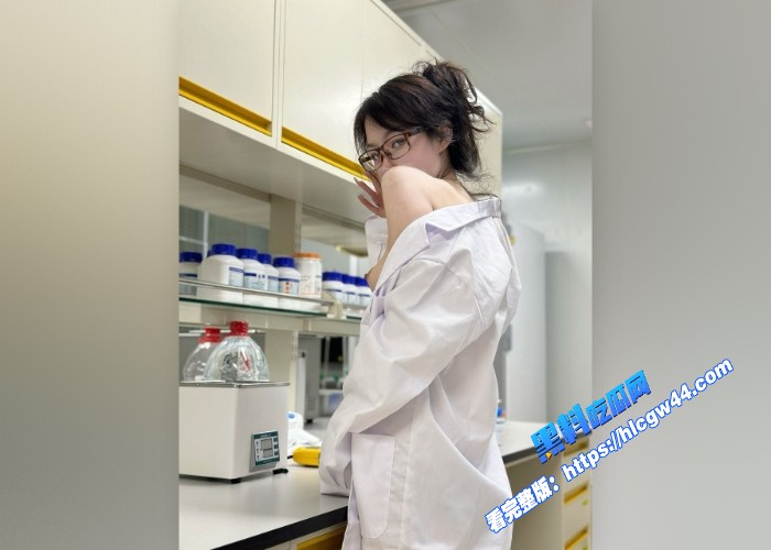 推特高颜值妹子彤彤乖被男友调教的如母狗按任务户外漏出脸穴同框人前跳蛋自慰高潮 图9WH700x500px