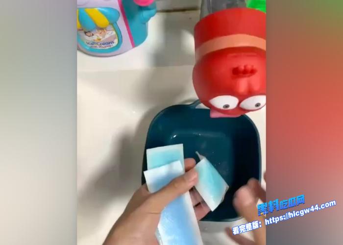 退烧贴泡水就能当飞机杯世界之大无奇不有瓜友表示不如尾随学生妹直接打胶4 退烧贴泡水就能当飞机杯世界之大无奇不有瓜友表示不如尾随学生妹直接打胶4