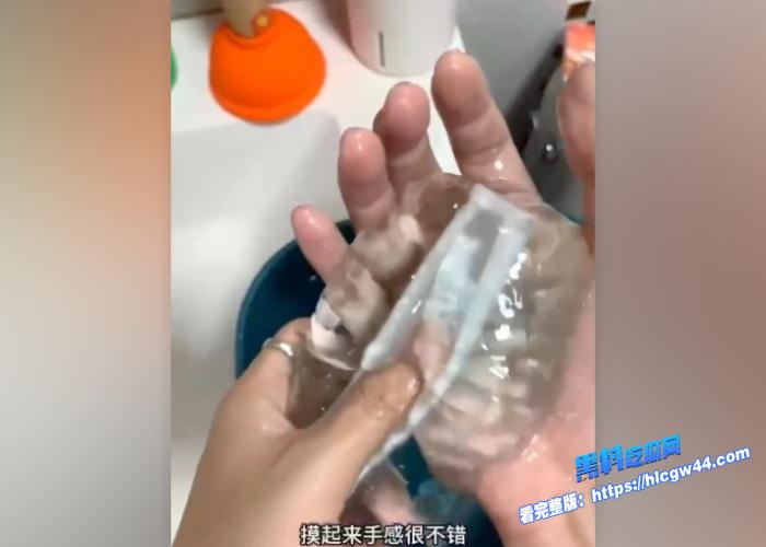 退烧贴泡水就能当飞机杯世界之大无奇不有瓜友表示不如尾随学生妹直接打胶5 退烧贴泡水就能当飞机杯世界之大无奇不有瓜友表示不如尾随学生妹直接打胶5
