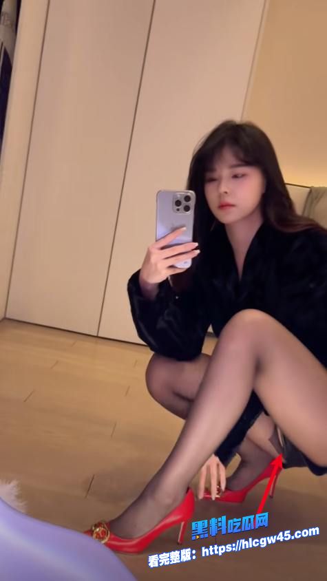 呆妹儿小霸王好姐妹!抖音千万粉丝 沫子 全裸私拍写真火爆全网 逼毛清晰可见 打破大家对白虎的期待 图6 呆妹儿小霸王好姐妹!抖音千万粉丝 沫子 全裸私拍写真火爆全网 逼毛清晰可见 打破大家对白虎的期待 图6