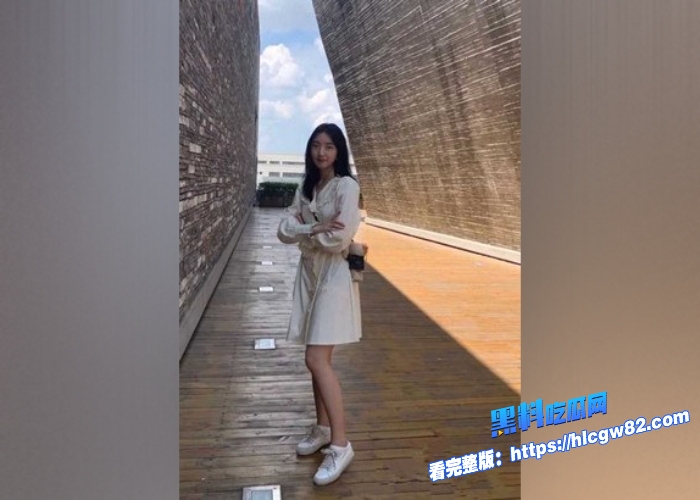 北京理工高材生 赵一曼 清纯校花反差变口交女王 露脸深喉为富豪男友埋头吞精蜜桃玉臀后入狂抽猛插3