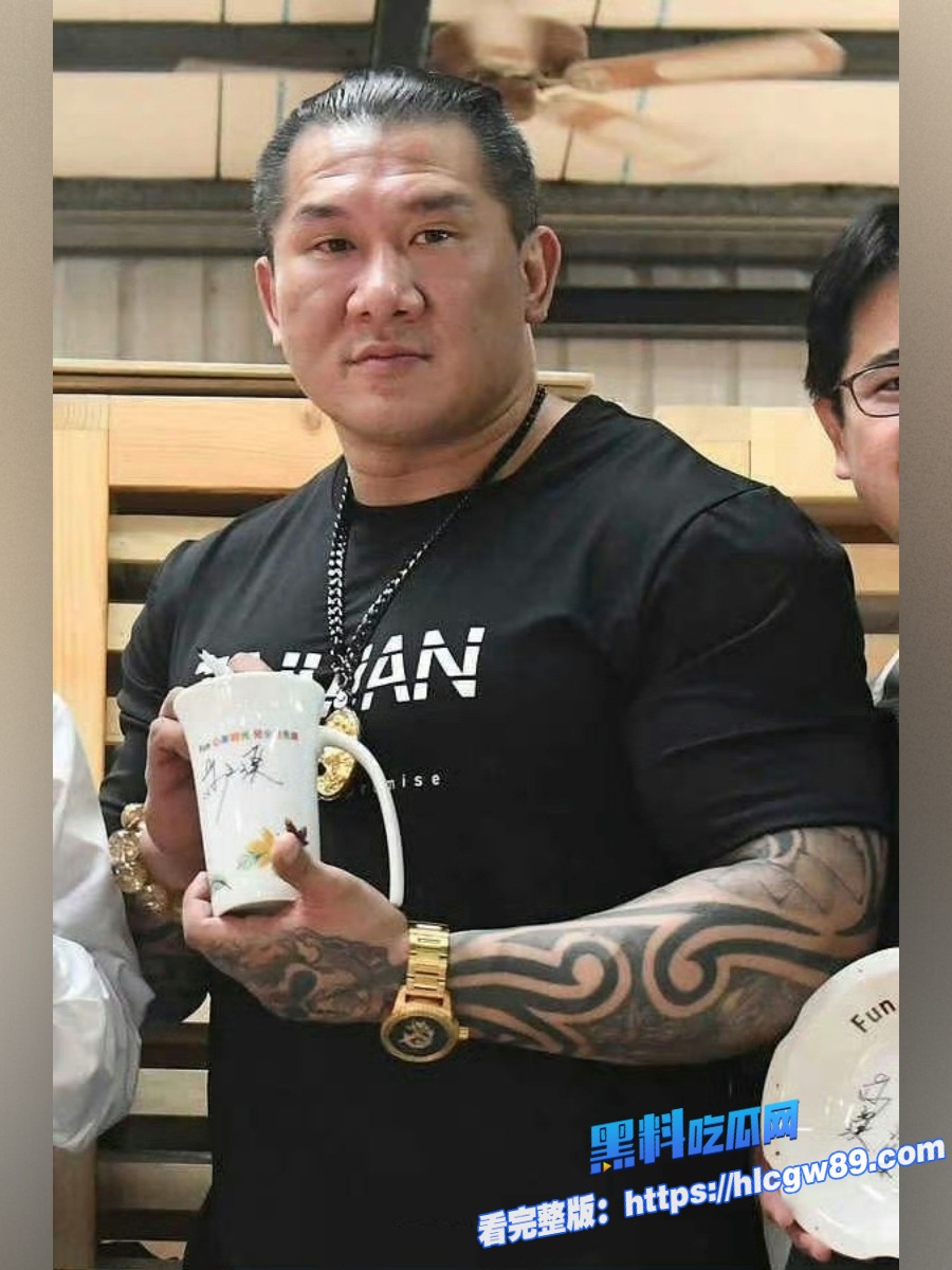 笑发财了大陆爆火的馆长因鸡儿太小和老婆做爱的时候7