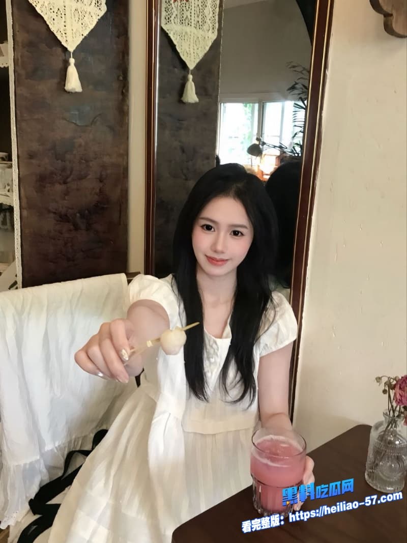 推特网黄博主米胡桃COS碧蓝航线最新巨作身穿新年旗袍被无套中出堪称最顶级作品5