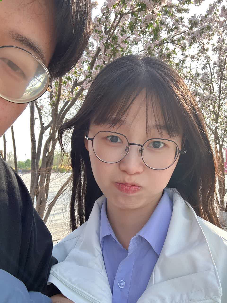 高校学霸眼镜美女性爱视频泄密!斯文外表穿情趣内衣被操得极度淫骚! 高校学霸眼镜美女性爱视频泄密!斯文外表穿情趣内衣被操得极度淫骚!
