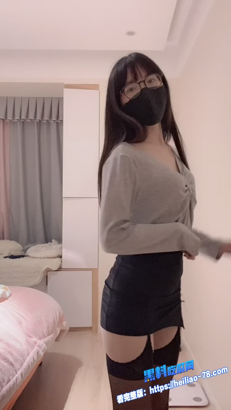 抖音极品福利姬卯哥自慰合集流出身穿性感黑丝对着镜头骚穴被狂扣到直接喷水高潮3 抖音极品福利姬卯哥自慰合集流出身穿性感黑丝对着镜头骚穴被狂扣到直接喷水高潮3