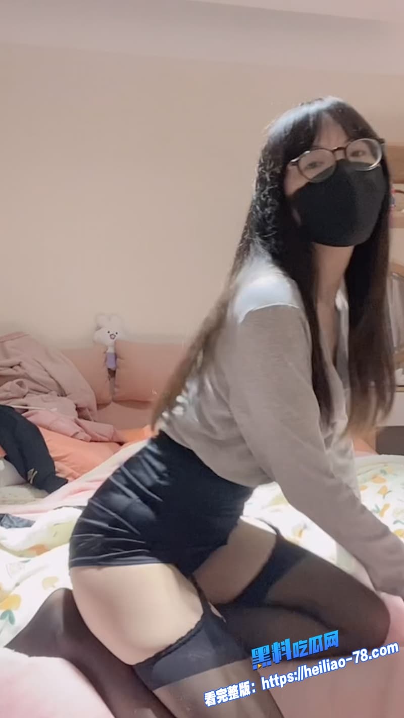 抖音极品福利姬卯哥自慰合集流出身穿性感黑丝对着镜头骚穴被狂扣到直接喷水高潮5 抖音极品福利姬卯哥自慰合集流出身穿性感黑丝对着镜头骚穴被狂扣到直接喷水高潮5