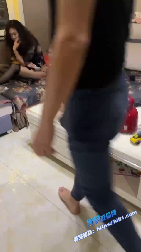 真实乱伦！捉奸捉到自己的老公和自己的亲妈 女婿把风韵犹存的丈母娘操了7