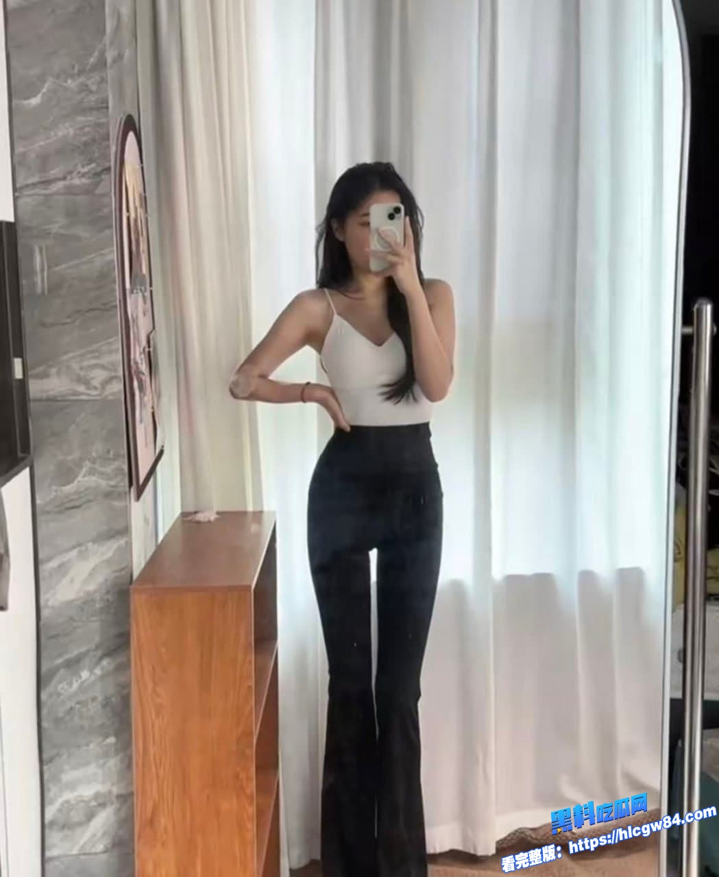 瓜友投稿 高颜值女大学生 刘晓丽 酒店约炮视频曝光，黑色情趣套装被炮友狂操 口爆后入各种姿势玩不停！图 6