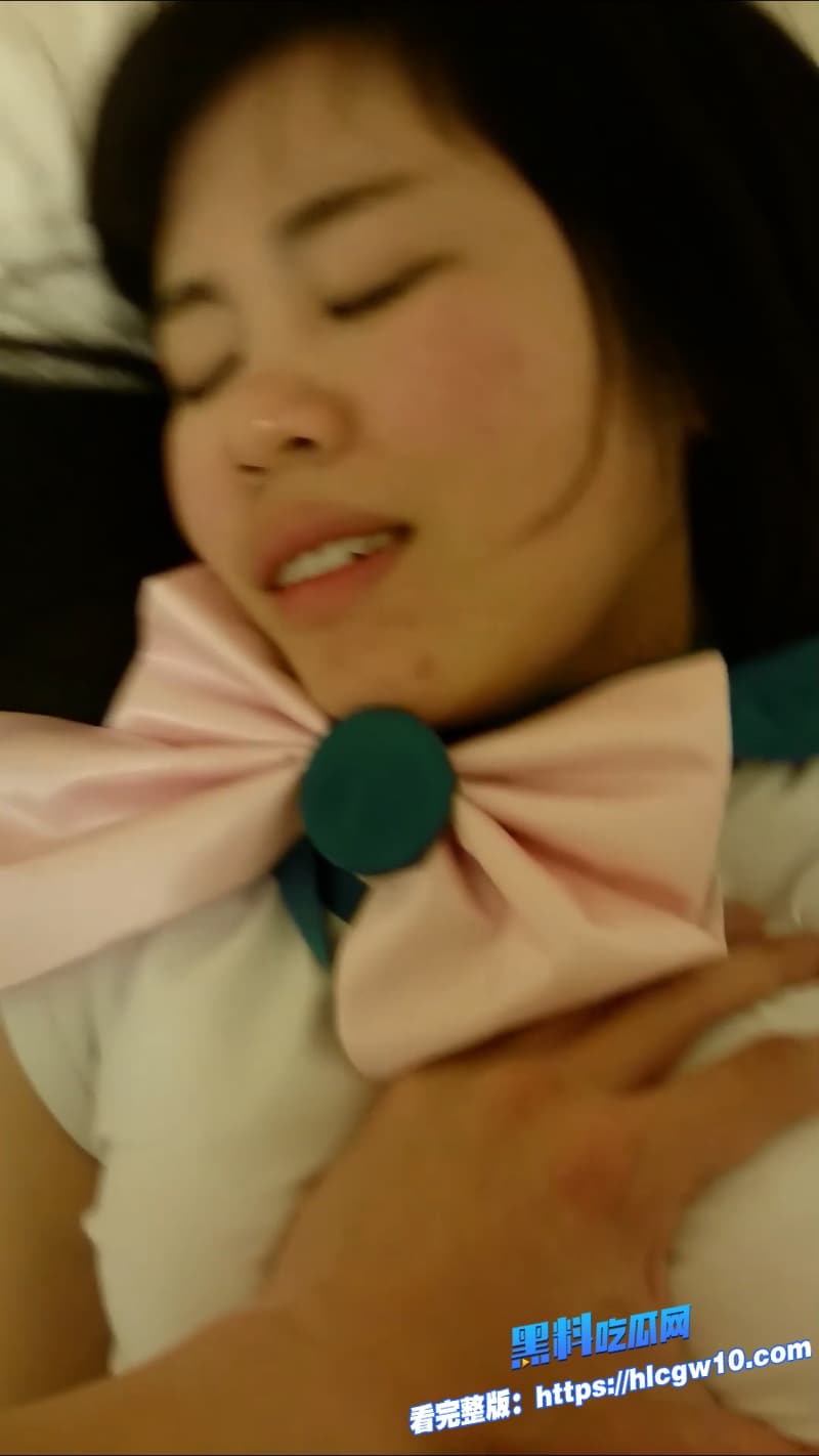 上海傲娇学生妹赵梦瑶人设崩塌男友兄弟上门3P大战后入口交传教士深插妹子浪叫求饶太会玩了10