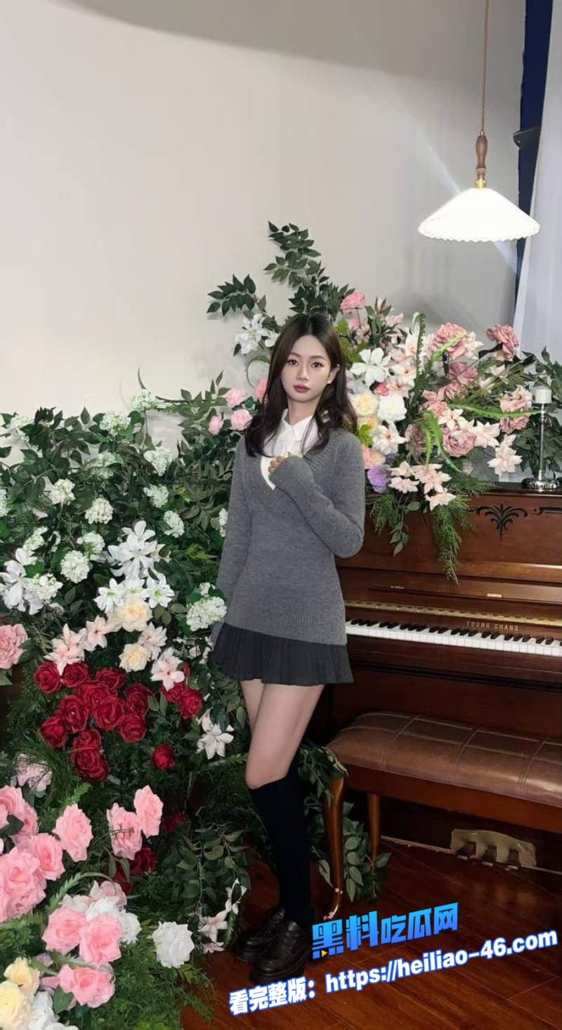 高颜值母狗上海西西淫骚女主播完整版视频身穿黑丝全程露脸无套后入疯狂爆操巨乳晃的人眼花缭乱 1