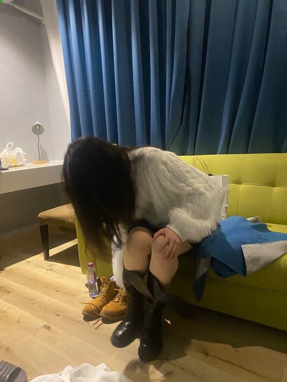 骚婊眼镜教师私拍泄密！别以为老师高贵 私下就是喝圣水的母狗！