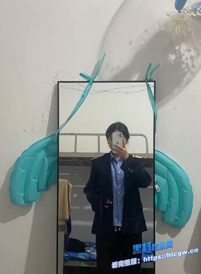 瓜友投稿 玩吃鸡认识的小骚货 竟然是铁路客乘大学生 看样子是赚到了 图4