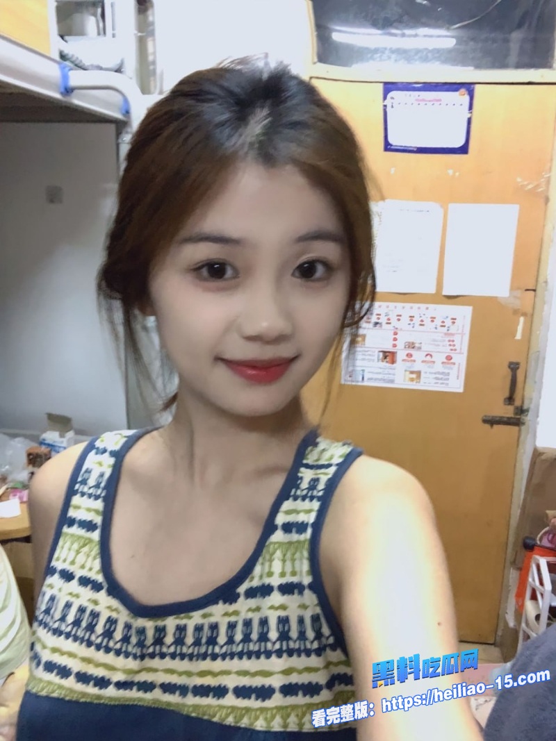 重庆某学院学生妹陈婷校内初恋白月光校外是金主包养的胯下母狗 1