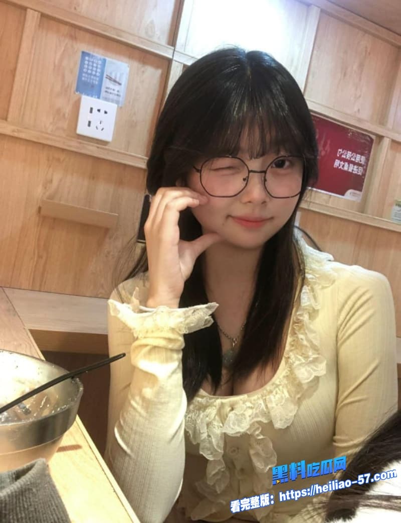 真实家庭乱伦猥亵醉酒小姨子各种姿势轮番上阵骚穴直接被灌满精液1