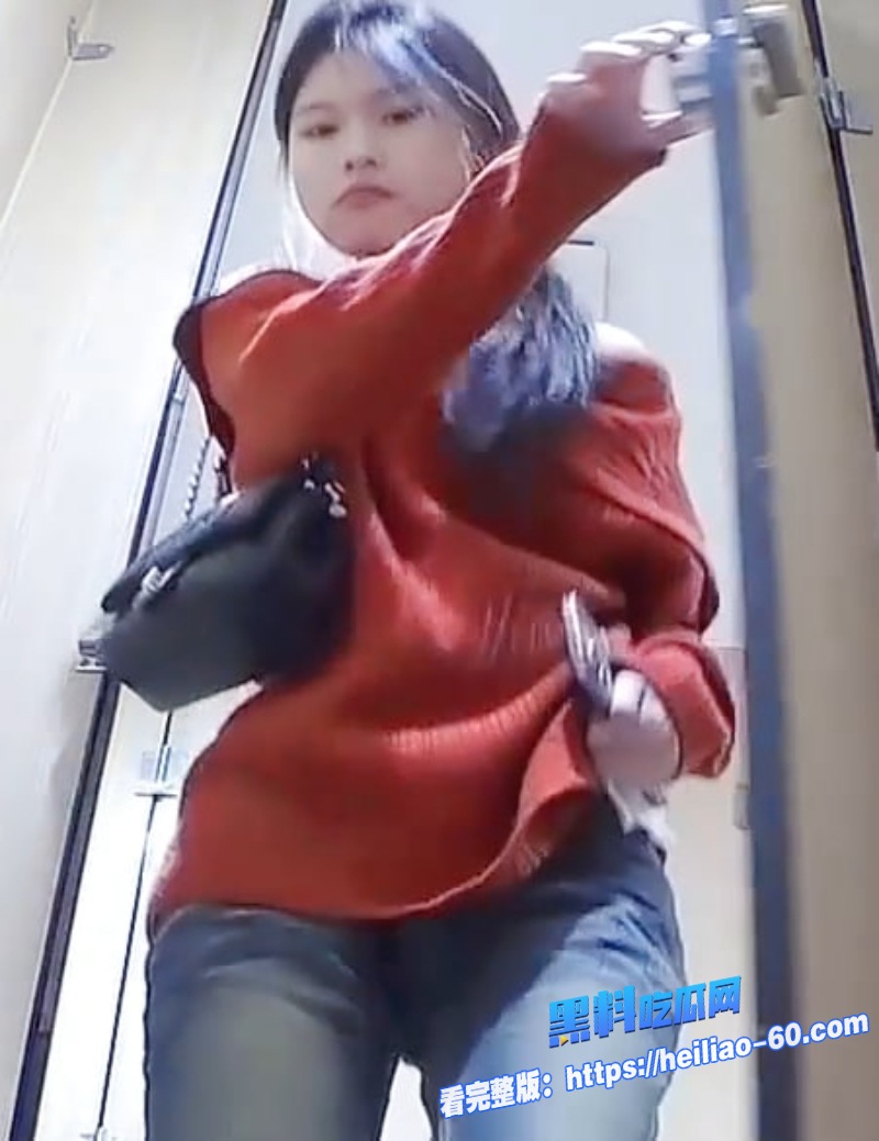 园高清厕拍红衣牛仔女大学生放水拉屎3 园高清厕拍红衣牛仔女大学生放水拉屎3