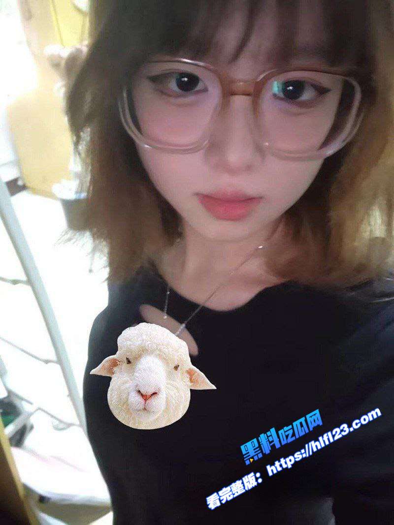 可爱大奶眼镜妹 兽医专业学妹 清纯反差 刚刚毕业就被拿下调教 跪地口交被射在小嘴里! 图4 可爱大奶眼镜妹 兽医专业学妹 清纯反差 刚刚毕业就被拿下调教 跪地口交被射在小嘴里! 图4
