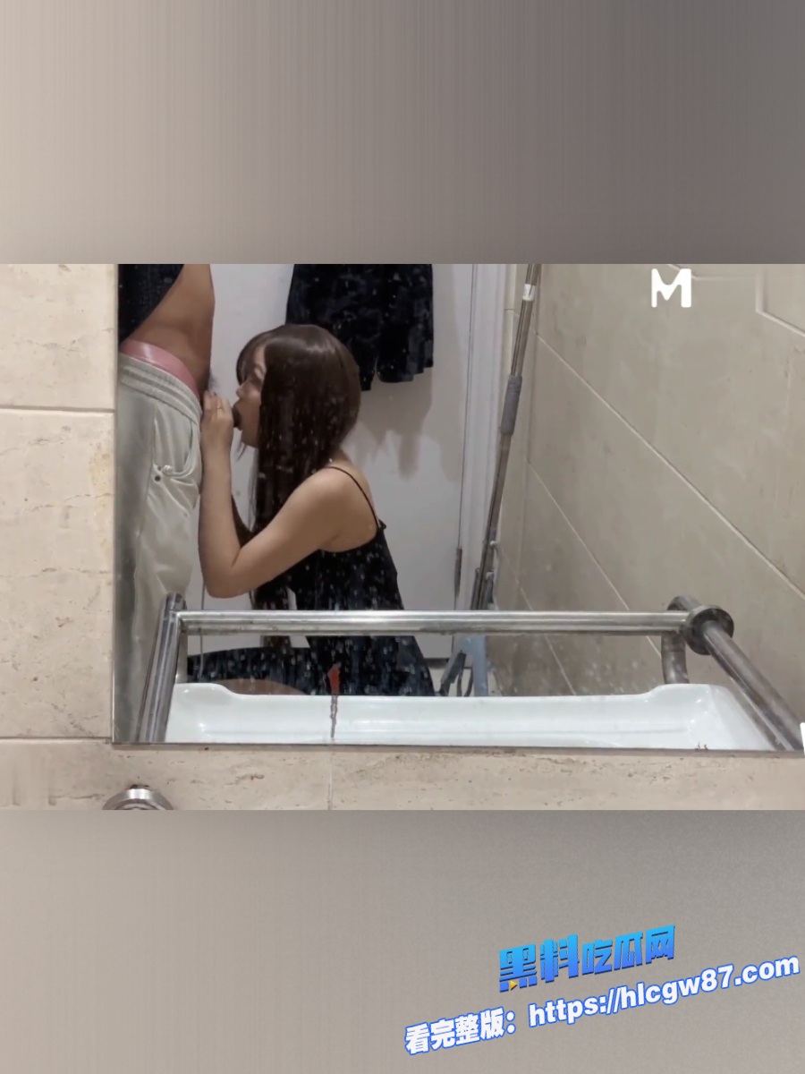 变态禽兽爹公厕强暴亲生女儿塞震蛋逼她逛街高潮喷水7 变态禽兽爹公厕强暴亲生女儿塞震蛋逼她逛街高潮喷水7