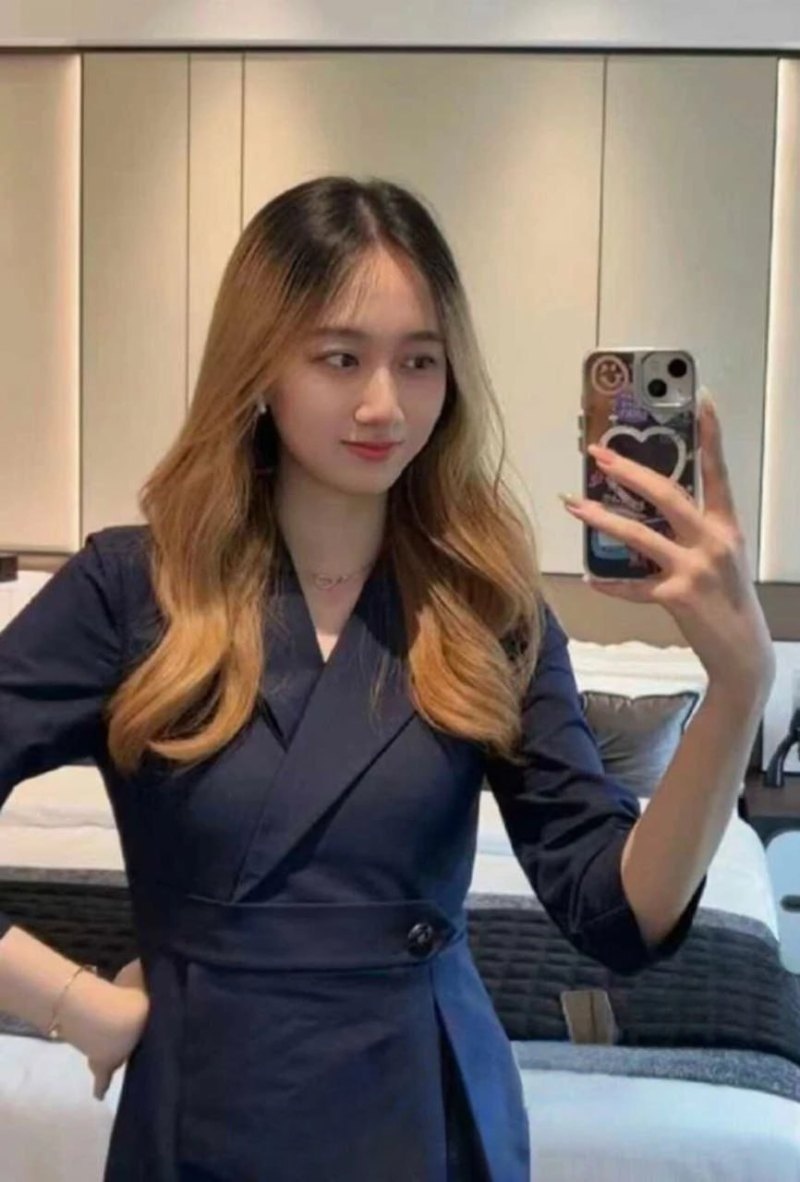美女销售3