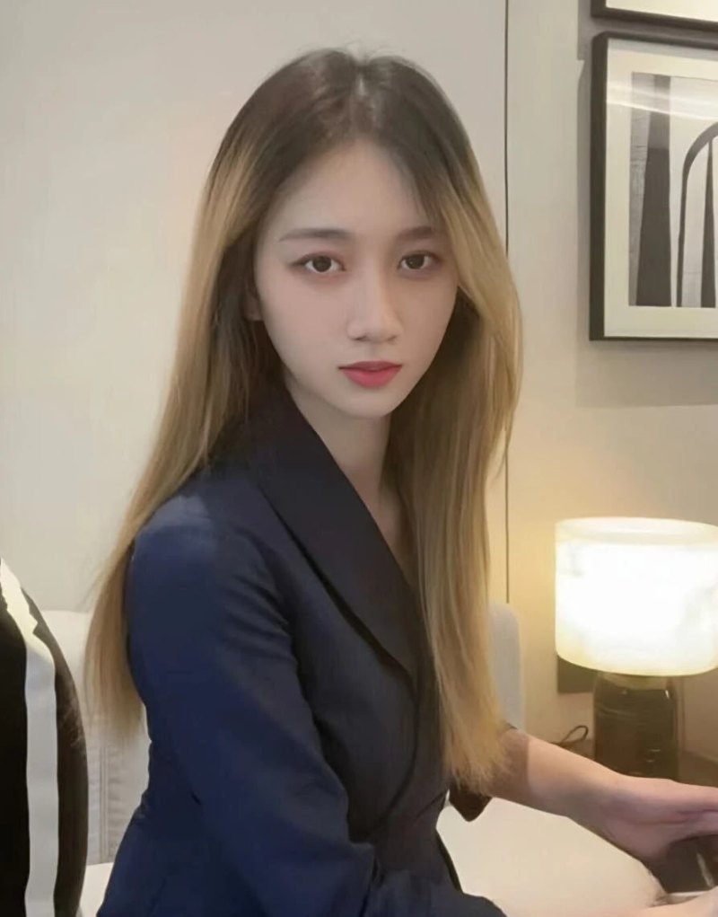 美女销售4