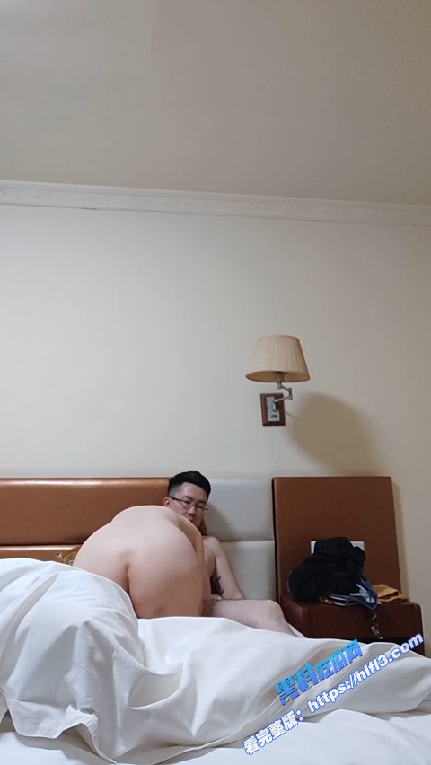 胡子哥 开发现实朋友的教师老婆 高敏 31岁短发少妇别有一番滋味 朋友的老婆真香！8