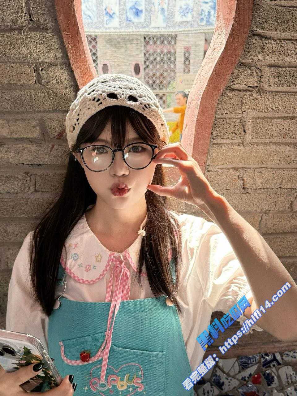 高中生眼睛妹 看着清纯私下骚到爆 裸聊自慰扣逼视频被录屏流出！3
