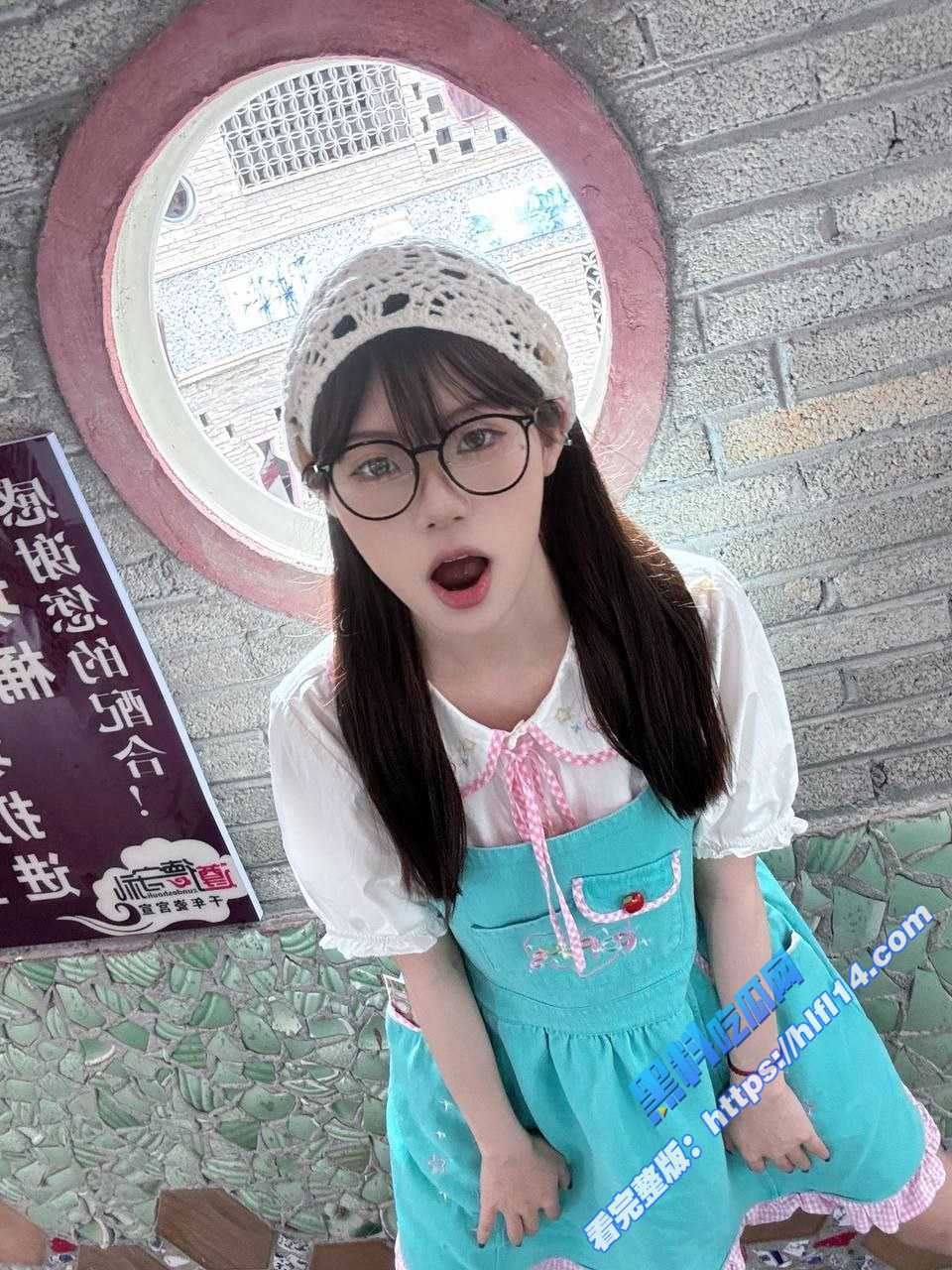 高中生眼睛妹 看着清纯私下骚到爆 裸聊自慰扣逼视频被录屏流出！5