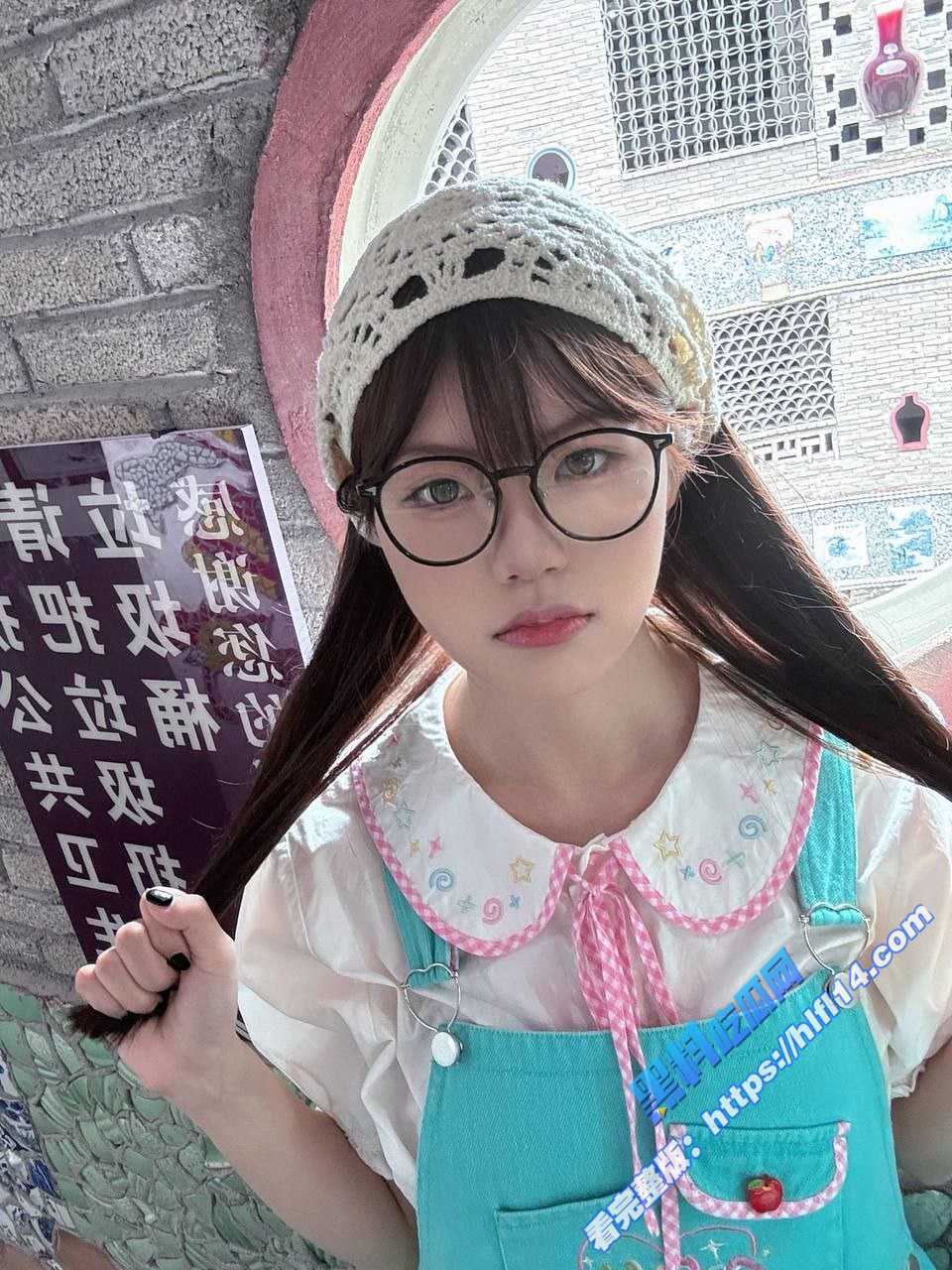 高中生眼睛妹 看着清纯私下骚到爆 裸聊自慰扣逼视频被录屏流出！8