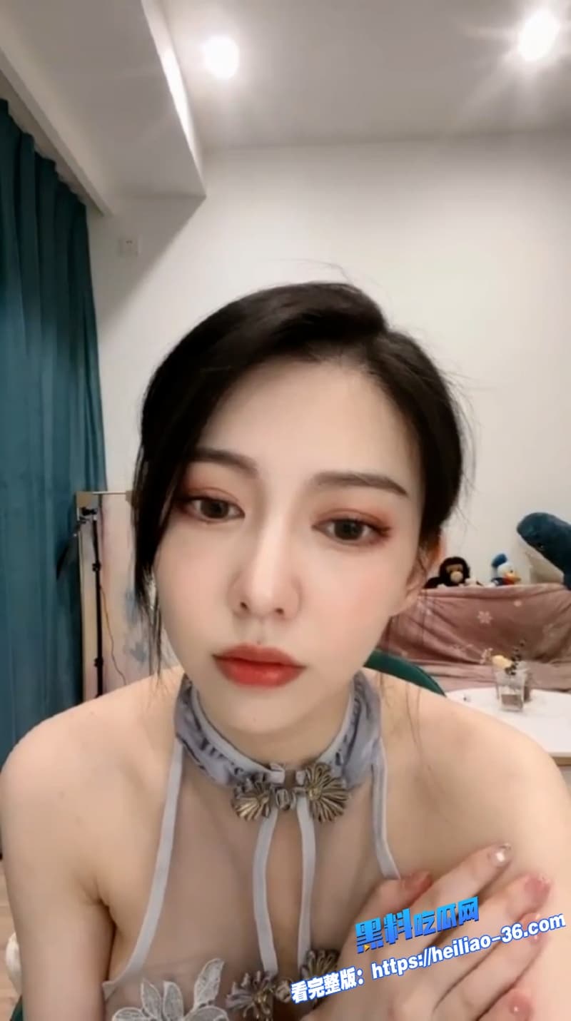 知聊艾斯裸聊直播间福利视频流出全透视情趣内衣脱奶罩内裤骚叫模拟后入被干1 知聊艾斯裸聊直播间福利视频流出全透视情趣内衣脱奶罩内裤骚叫模拟后入被干1