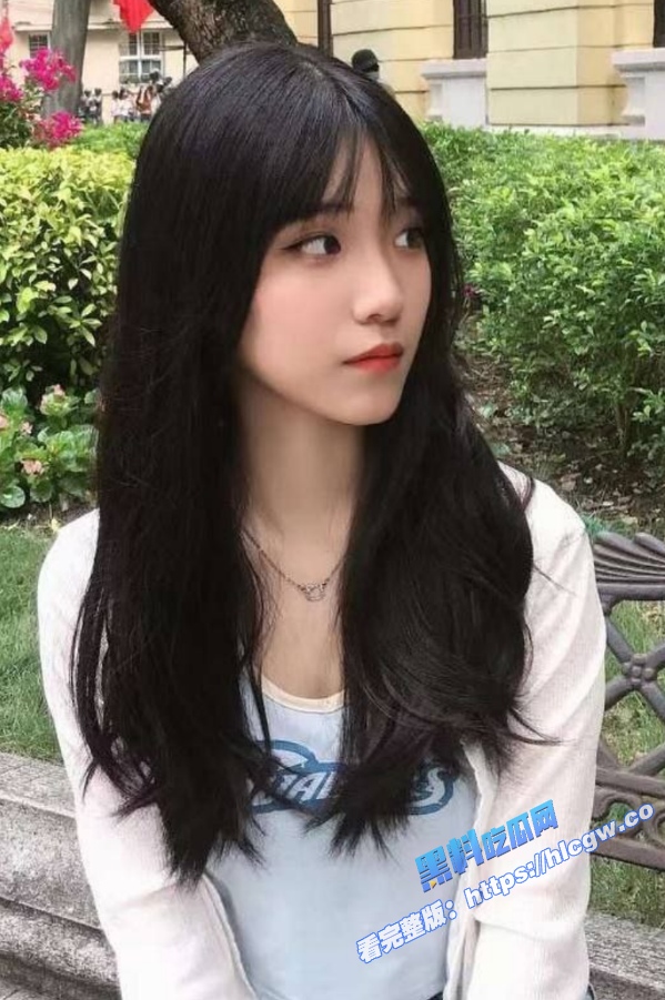广西新华学院学生 徐晓丽 长相可爱清纯,内心淫荡骚浪,喜欢发自慰抠逼视频诱惑男友,粉粉嫩嫩的小骚穴流出白浆图1
