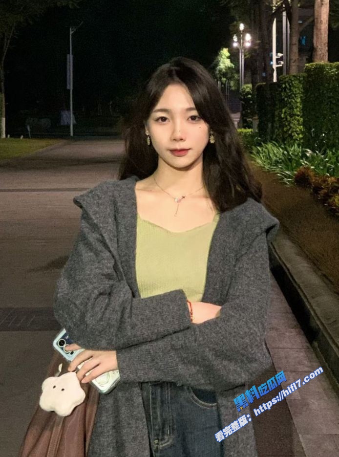 重庆艺术学院女大学生 和男友啪啪视频流出 喜欢被男友绑在床上玩sm 骚穴被疯狂爆操！1