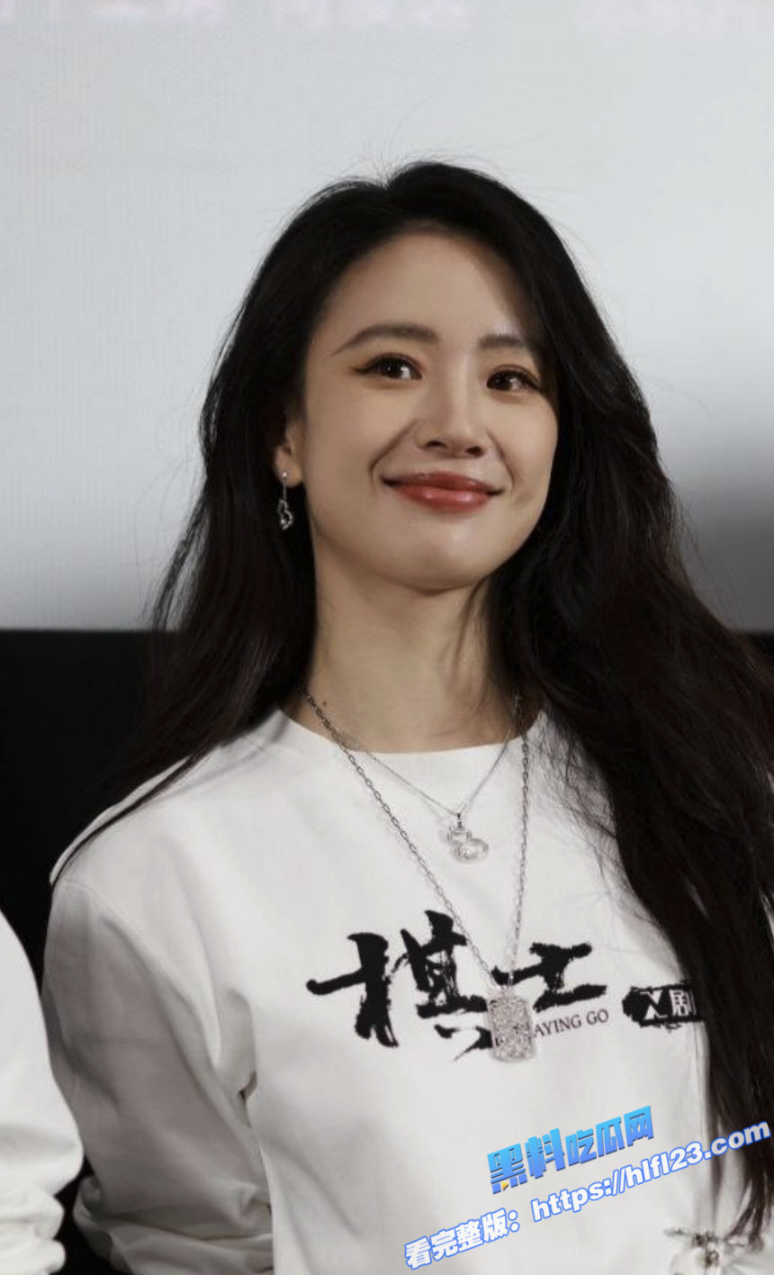 著名演员 李梦 私下大胆真空露点 抖音视频多次现凸点 胸前俩颗小葡萄十分显眼！4